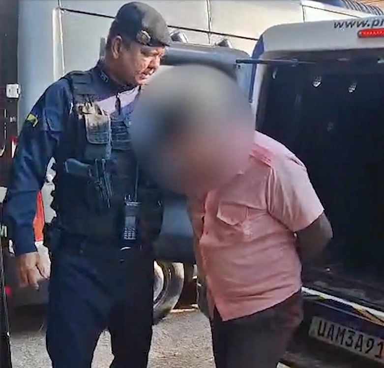 Casal é preso com mais de 61 quilos de maconha e pistola