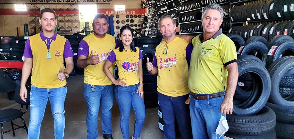 (Fotos) Barigui Pneus completa 16 anos e comemora vendendo estoque a preço de bananas, em Jaru