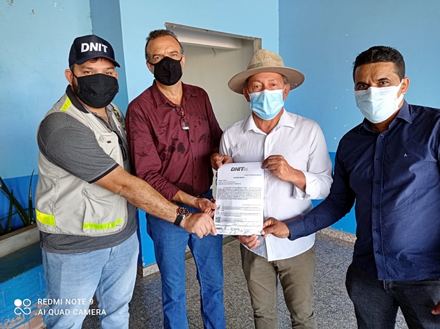 Prefeito e presidente da Câmara de Alvorada, participam de assinatura da ordem de serviço da BR-429, em São Miguel do Guaporé, RO