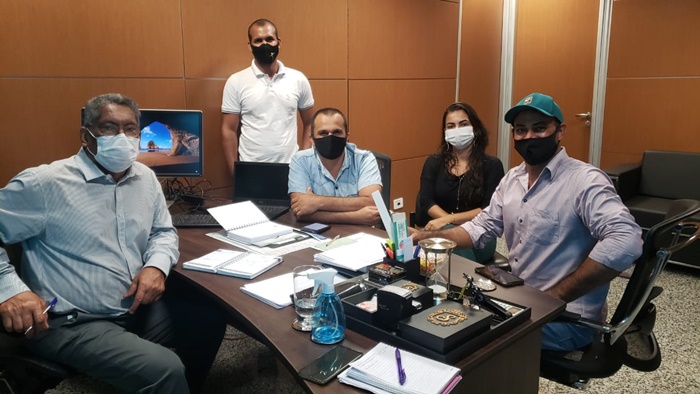 Prefeito de Theobroma Gilliard Gomes, busca recursos na Secretaria de Estado da Educação, em Porto Velho