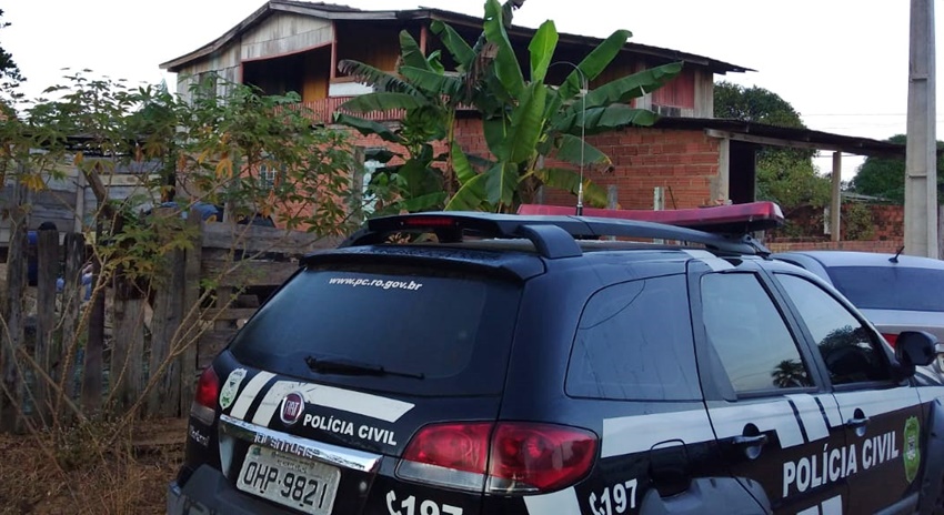 Policia Civil de Presidente Médici, RO chegou cedo na casa de mais um suspeito de assassinato brutal, na segunda-feira
