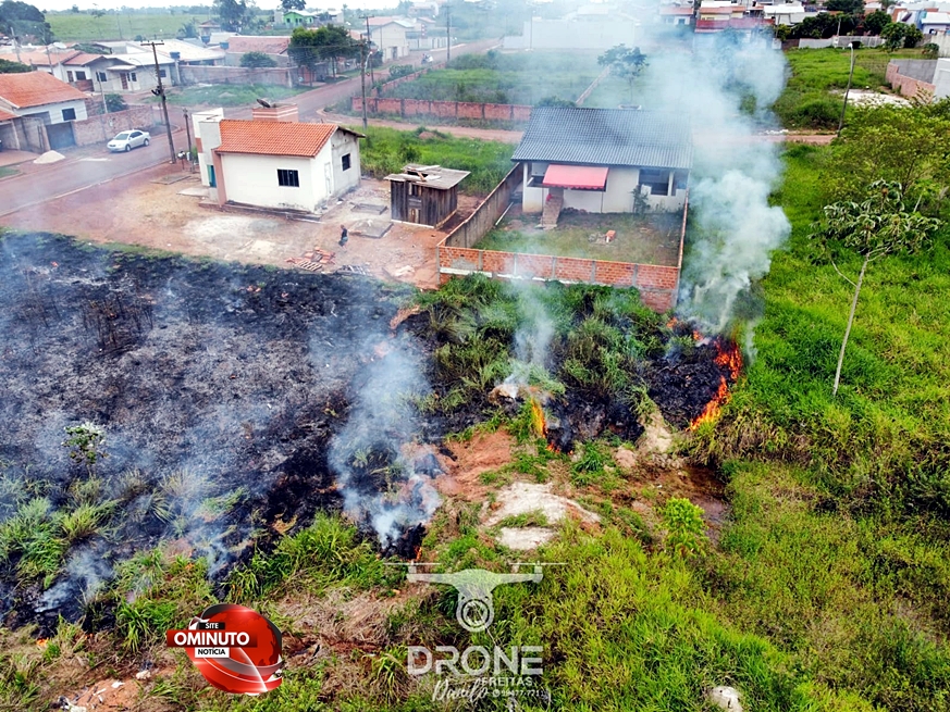 Imagens aéreas mostram mulher correndo para apagar incêndio no Bela Vista, em Espigão/RO