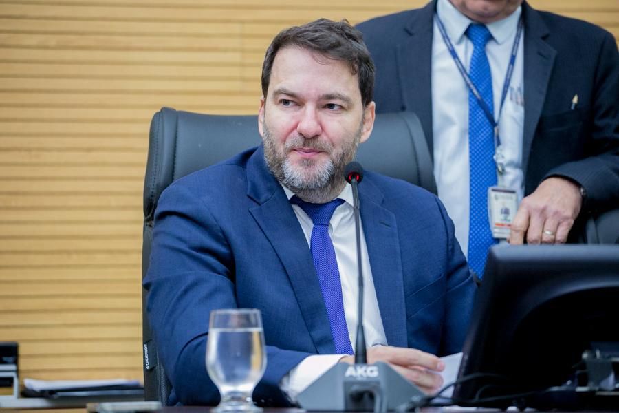 Deputados aprovam revisão anual aos efetivos e abono natalino para todo o quadro de servidores