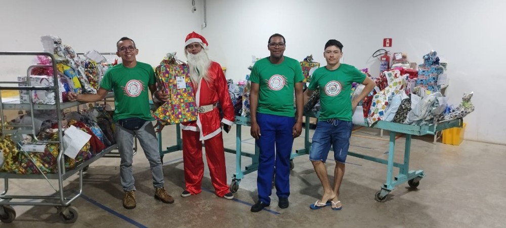 Servidores dos Correios em Jaru, RO começama entrega de presentes do Projeto Papai Noel dos Correios