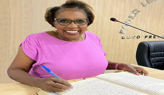 Rosária Helena toma posse para o biênio 2023/2024 após ter sido reeleita na Câmara de Vereadores em Ouro Preto do Oeste, RO