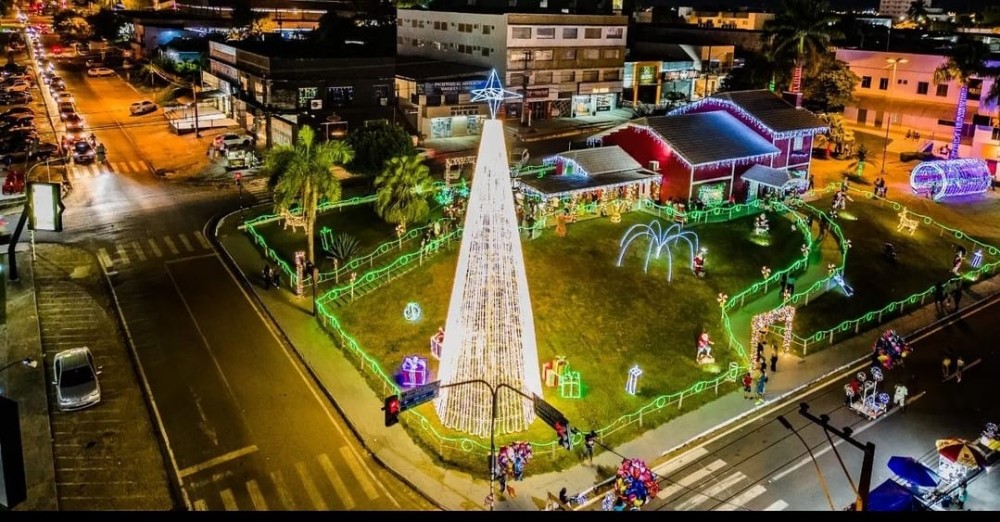Mais de mil pessoas passam todos os dias na Casa do Papai Noel, em Ji-Paraná, RO