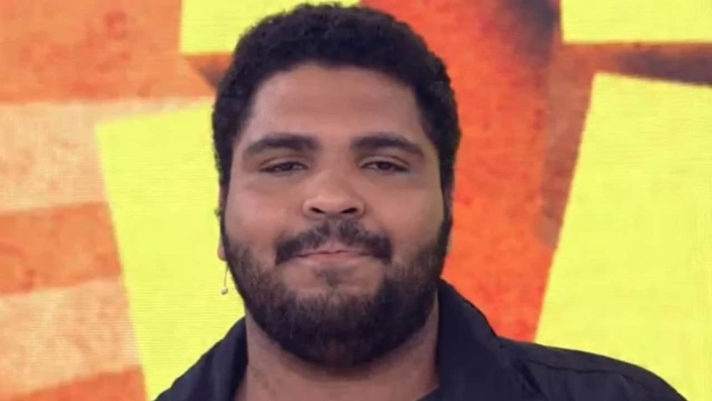 Paulo Vieira pede volta do Faustão e ironiza Bolsonaro no 'Melhores do Ano'