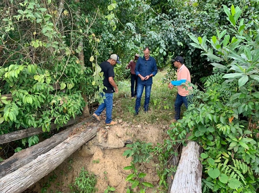 Vanderlei Tecchio visita distrito de Terra boa na companhia do vereador Adão Moura