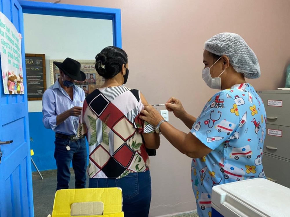 Mais de 750 pessoas foram imunizadas com a 1ª dose da vacina contra o Coronavírus na última terça-feira em Tarilândia e no plantão noturno em Jaru