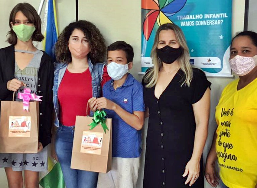 SEMAS entrega premiação de Concurso de Redação para alunos do Serviço de Convivência e Fortalecimento de Vínculos