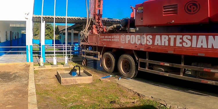 Prefeitura de Jaru constrói poços artesianos para atender 3 escolas municipais