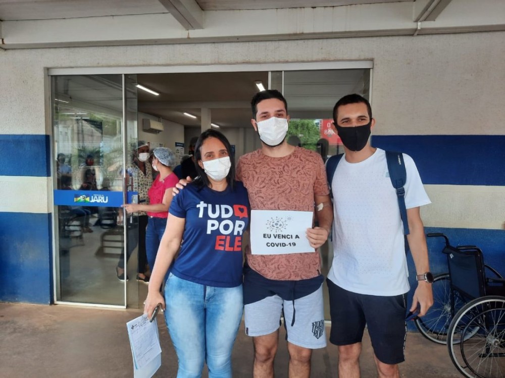Mais 3 jaruenses se recuperam da Covid-19 e recebem alta da UTI municipal