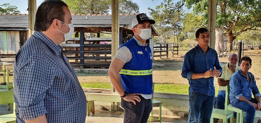 Moradores da Linha 612, em Jaru, RO se reúnem com vereadores e secretário executivo da Seminfran para discutir melhorias na vicinal