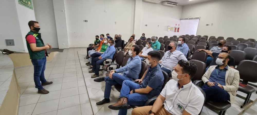 Reunião na ACIJ, em Jaru, RO define medidas para conter queimadas no município