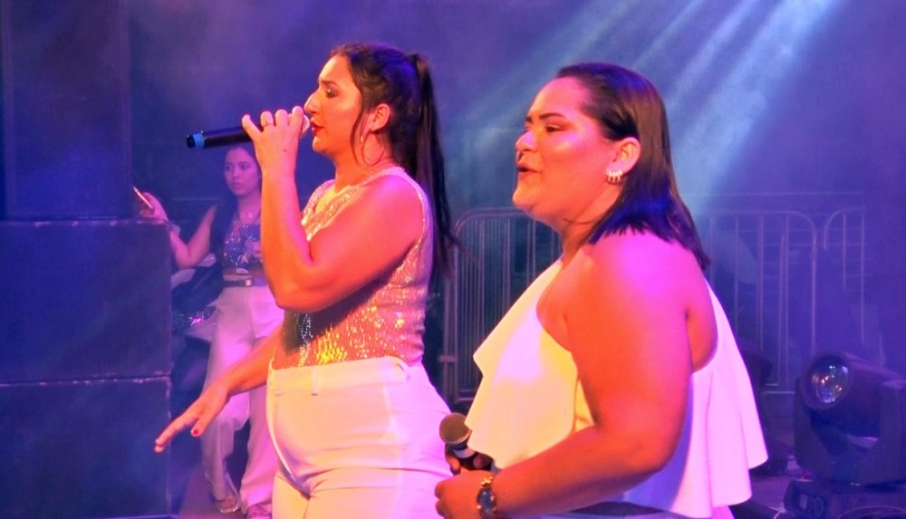 Milhares de pessoas lotaram o espaço Beira Rio na virada de ano em Cacoal, RO