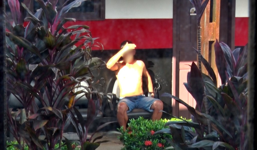 Pais chamam a Polícia Militar após ameaças com faca de filho bêbado e drogado em Cacoal, RO