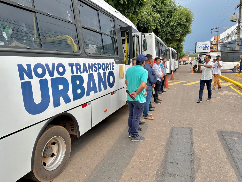 Deputado Cássio Gois destaca entrega de ônibus novos e tarifa zero em Cacoal