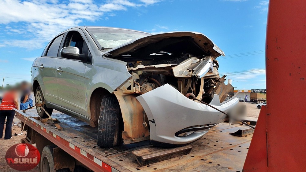 Falta de atenção provoca acidente entre caminhão e automóvel no distrito do Riozinho, em Cacoal, RO