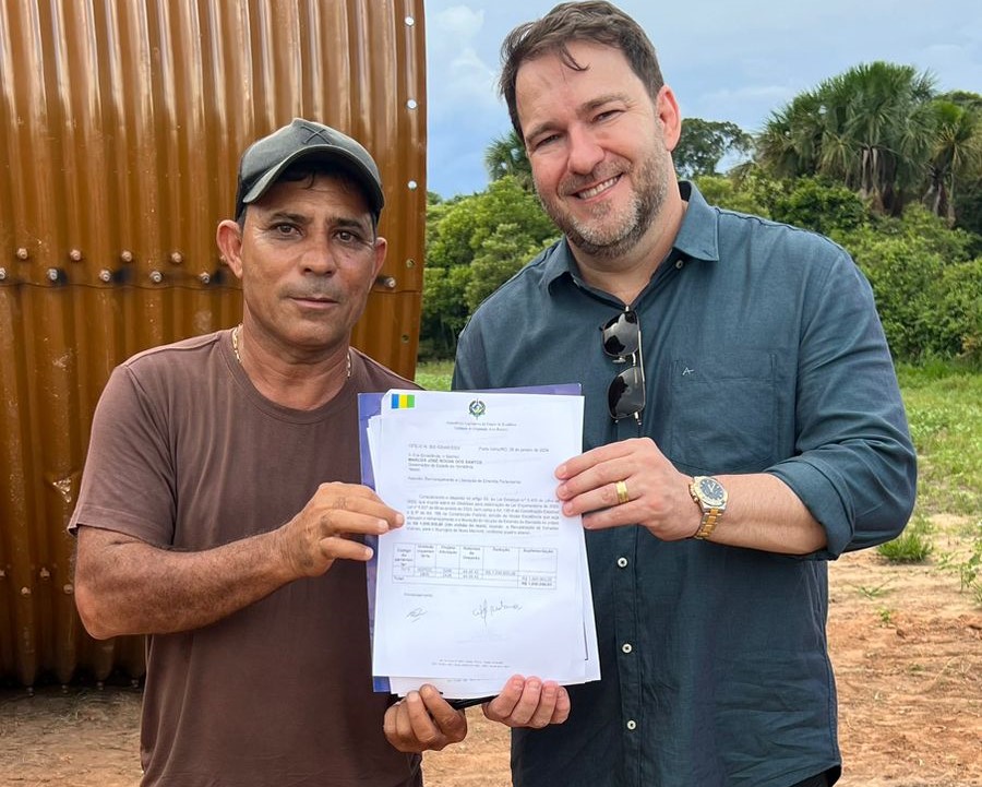 Alex Redano assina emenda de R$ 1 milhão para recuperação de vicinais em Nova Mamoré