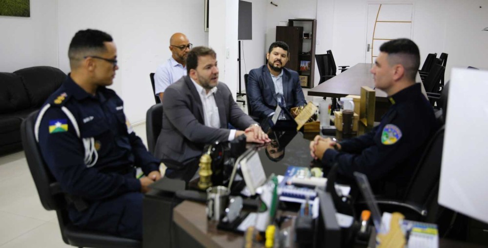 Deputado Alex Redano reforça compromisso com a segurança pública