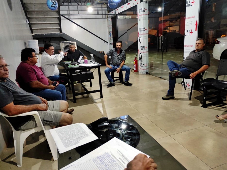 Empresários integrantes da comissão Pró BR-364, formam a Aprodam