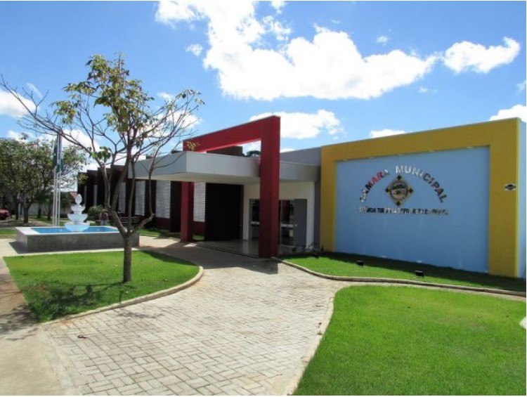 Vereadores de Ouro Preto do Oeste aumentam os próprios salários e abrem mais duas vagas