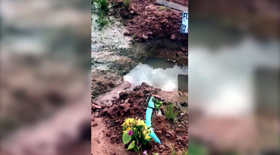Cacoalense grava imagens do Cemitério Municipal na Linha 6 e mostra a erosão de túmulos por causa da chuva