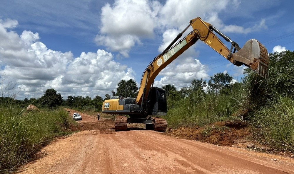 DER/RO inicia recuperação da RO 418, em Cacoal