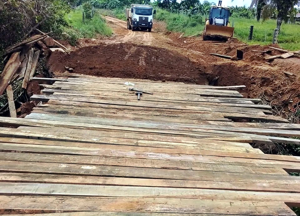 Ponte da 7ª Linha é beneficiada com manutenção pela secretaria municipal de obras de Alvorada