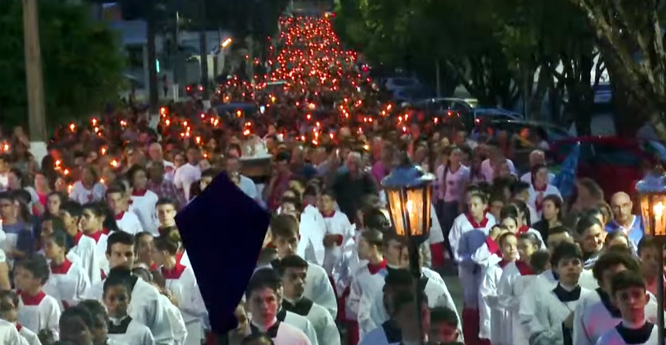 Milhares de católicos celebram a Paixão e Morte de Cristo em Cacoal, RO