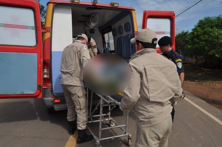 Caminhão tanque-leiteiro atinge motociclista na Linha 627 em Jaru