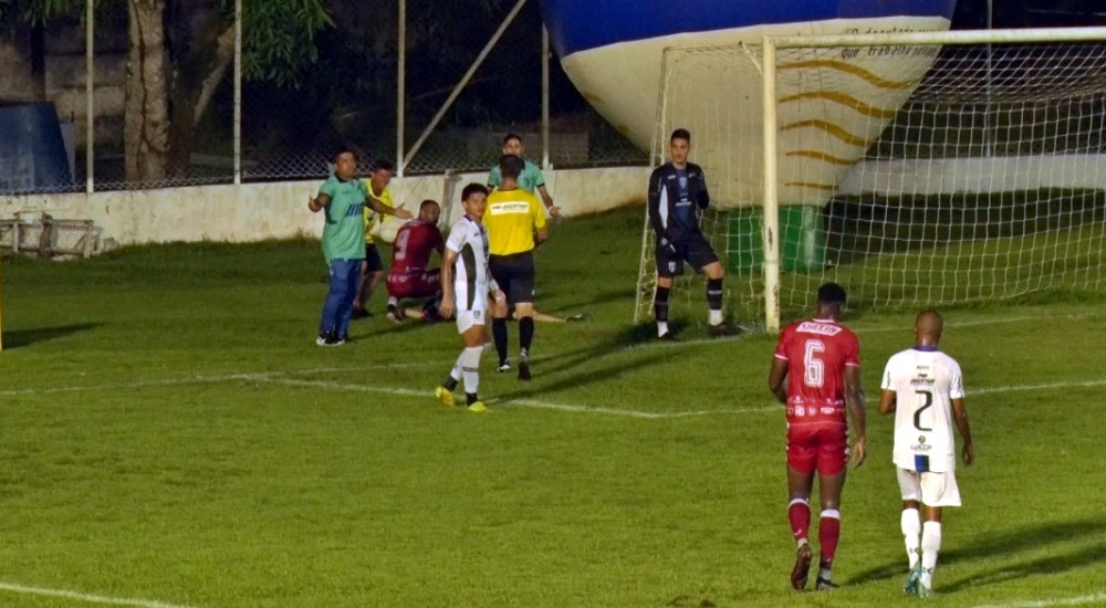 Bacas do time do Porto Velho agride maqueiro em Cacoal e foge da polícia