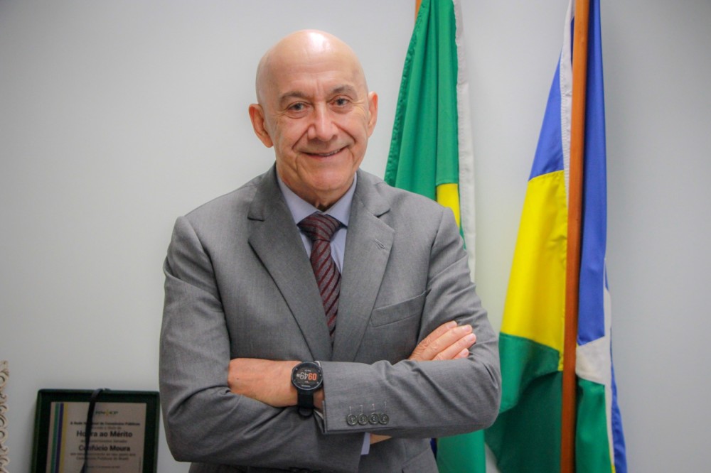 Confúcio Moura destina recursos para infraestrutura em 6 municípios