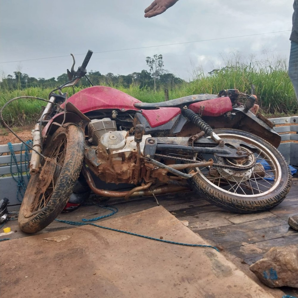 Duas pessoas morrem em colisão frontal de motocicletas entre 5º BEC e Ariquemes, RO