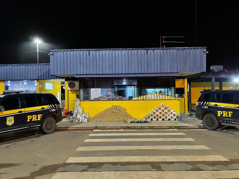 Homem de 50 anos, conduzindo caminhão é preso com 400 kg de drogas em Vilhena, RO