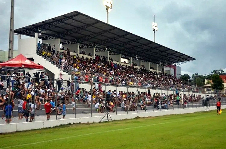 Ocorrência da PM afirma que torcedores atacaram ônibus dos atletas do Ji-Paraná; registro feito na DPC