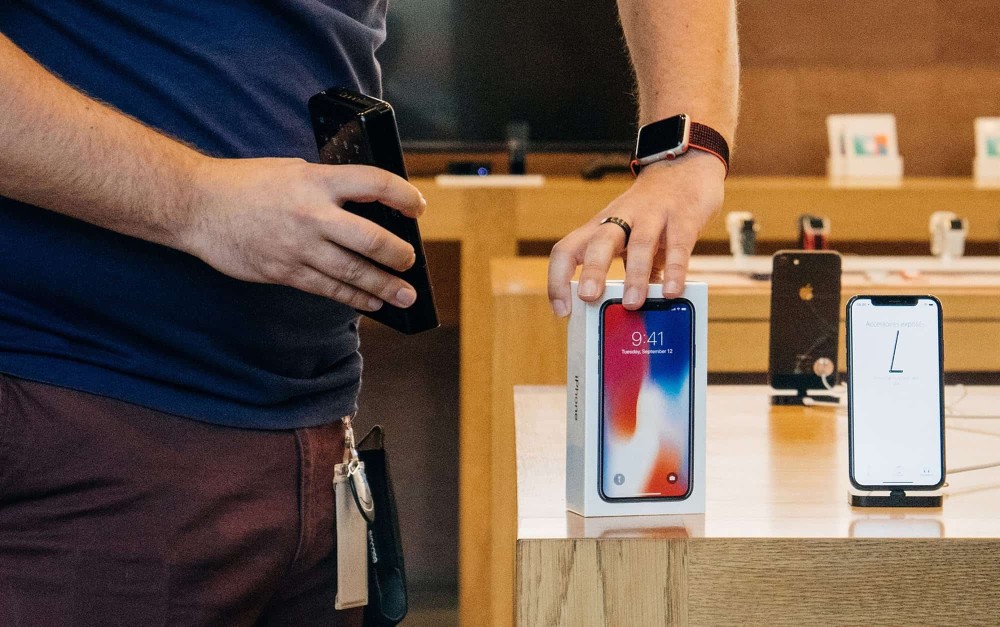 Loja de eletrônicos é arrombada e 42 Iphones são levados no Cacoal Shopping