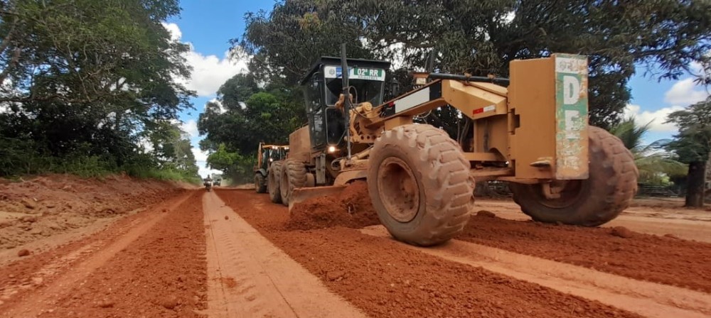 DER recupera 25 km da RO-458 no distrito Triunfo