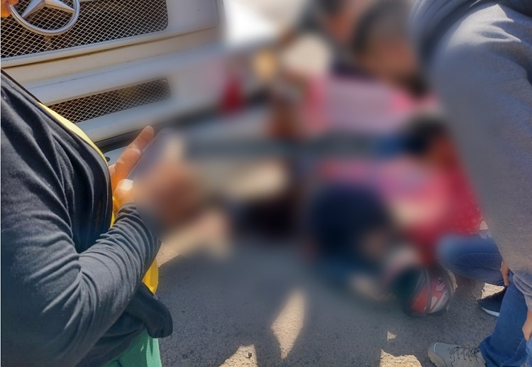 Casal em motocicleta fica gravemente ferido em acidente envolvendo caminhão, na BR-364, em Jaru, RO