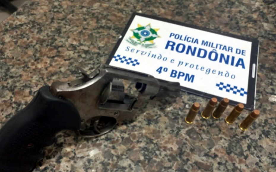 Homem é flagrado com munições de calibre .38 após ter jogado arma pela janela do carro em Cacoal