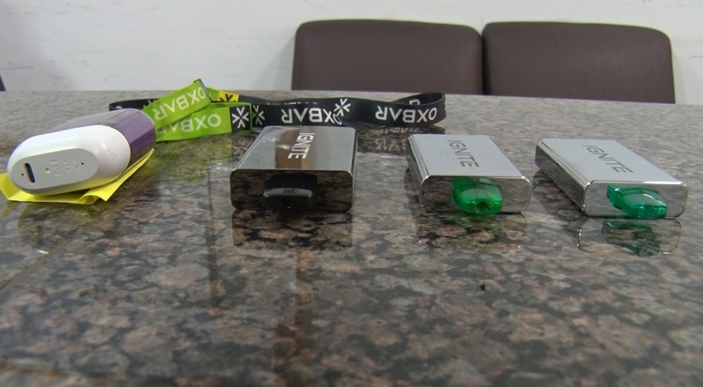 Quatro alunos são flagrados com vapers em escola de Cacoal, RO