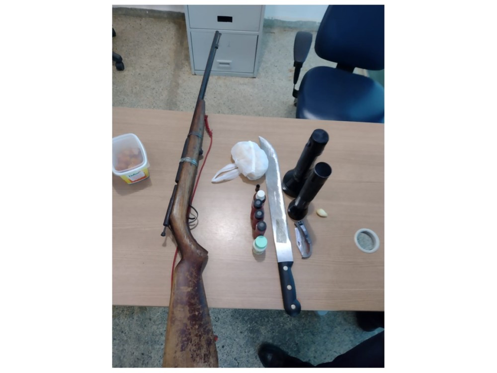 Idoso de 68 anos, é preso por porte ilegal de arma de fogo, na zona rural de Vale do Anari, RO