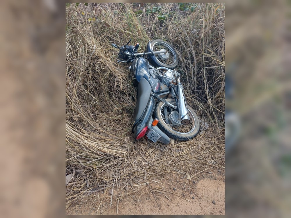 Polícia Militar de Vale do Anari, RO recupera motocicleta furtada em Jaru, RO no dia 16 de julho