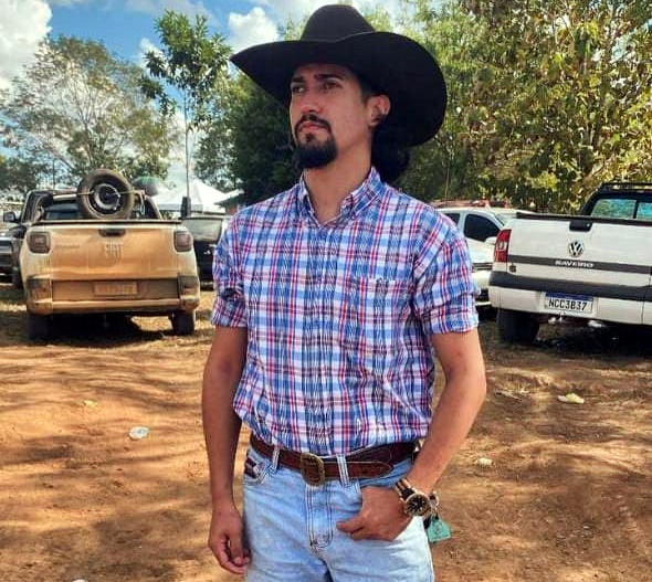 Jovem de 25 anos morre no Village do Sol após bater de moto em traseira de caminhão estacionado