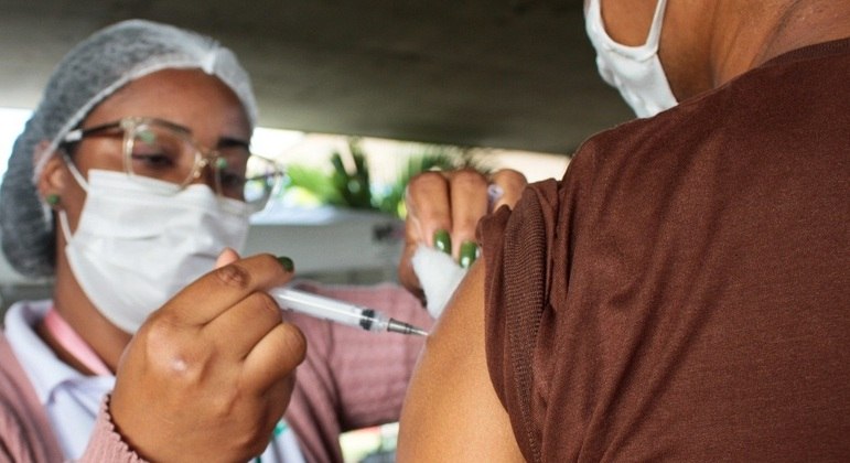 Por avanço de variante, Ministério estudar reduzir intervalo da Pfizer