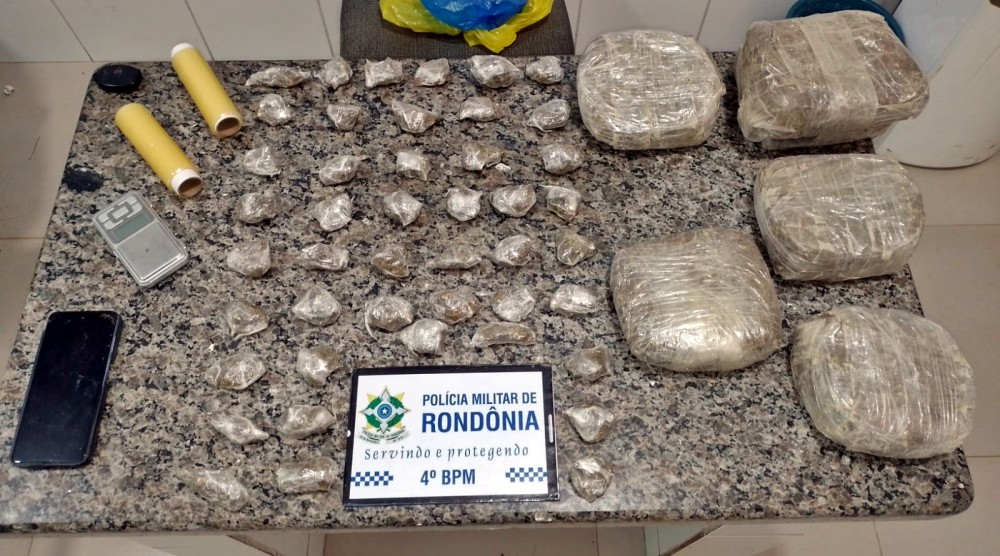 Policiais militares do 4º BPM apreendem quase 4 kg de maconha em Cacoal