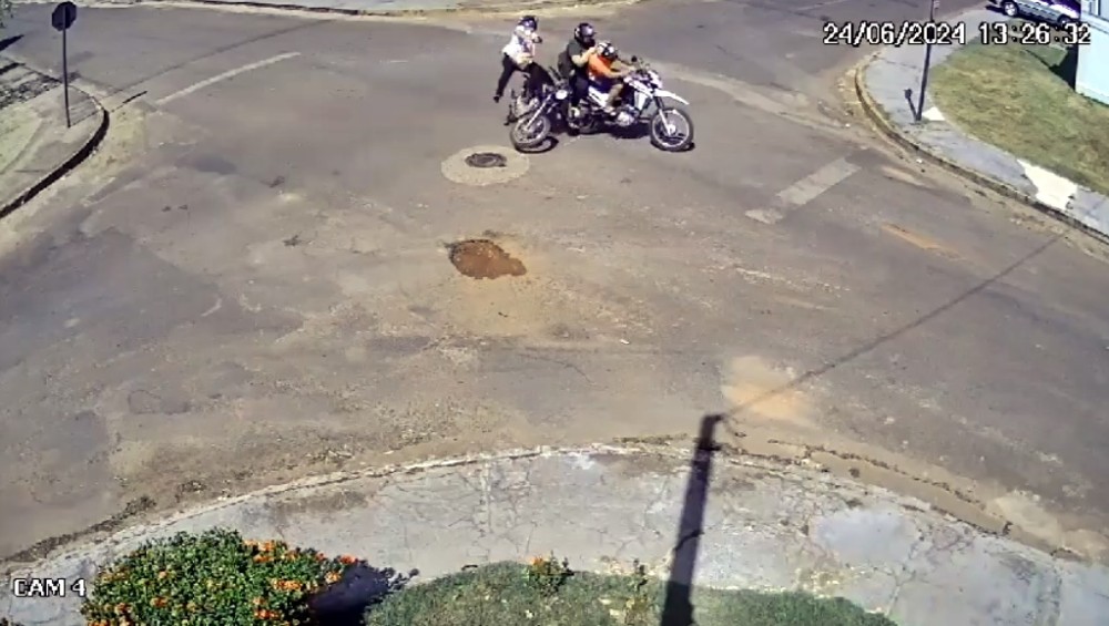 Números absurdos! Motociclista avança preferencial e provoca acidente no bairro Floresta em Cacoal