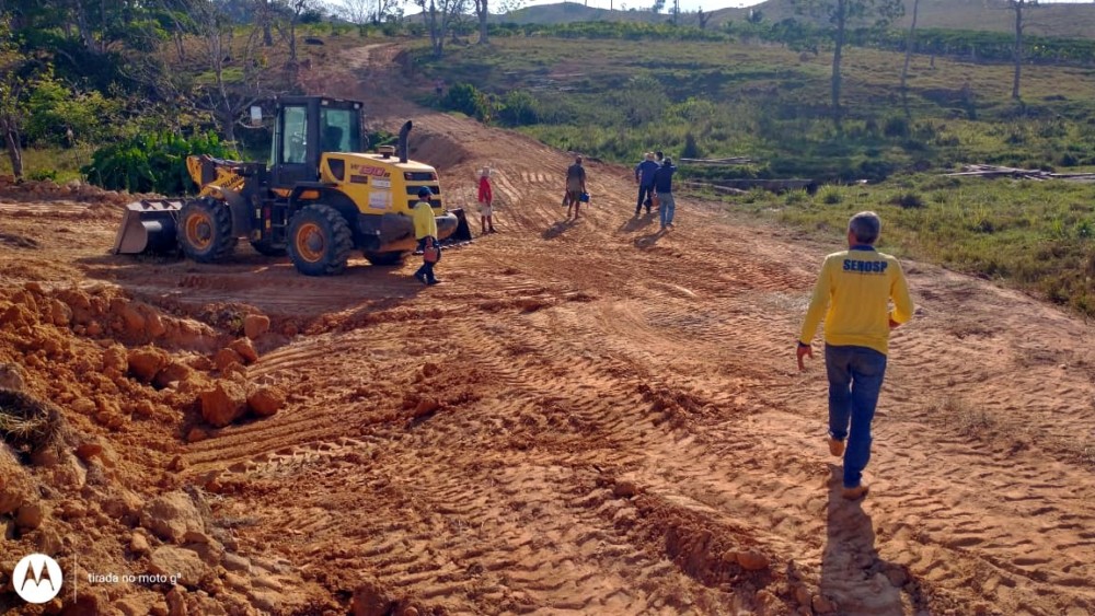 Secretaria de Obras de Alvorada do Oeste, RO atende propriedades na região de Terra Boa e constrói duas pontes