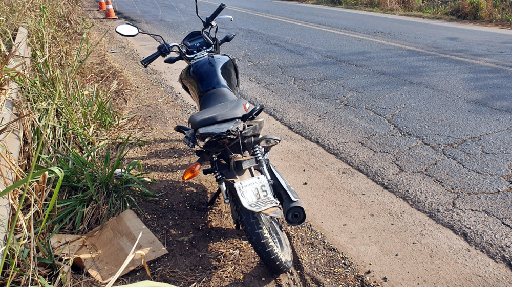 Duas pessoas ficam feridas em acidente na curva da morte, em Jaru, RO