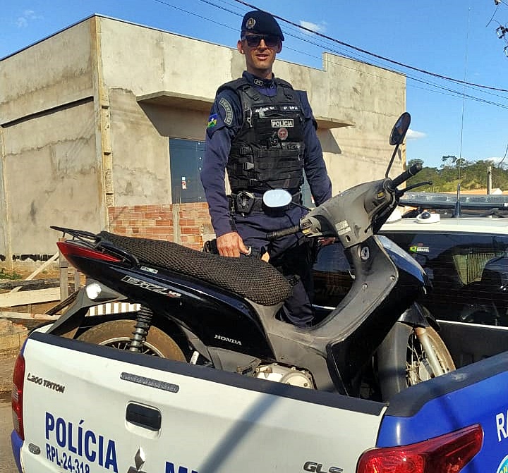 Denúncia anônima leva polícia até motoneta furtada no bairro Vale Verde, em Cacoal